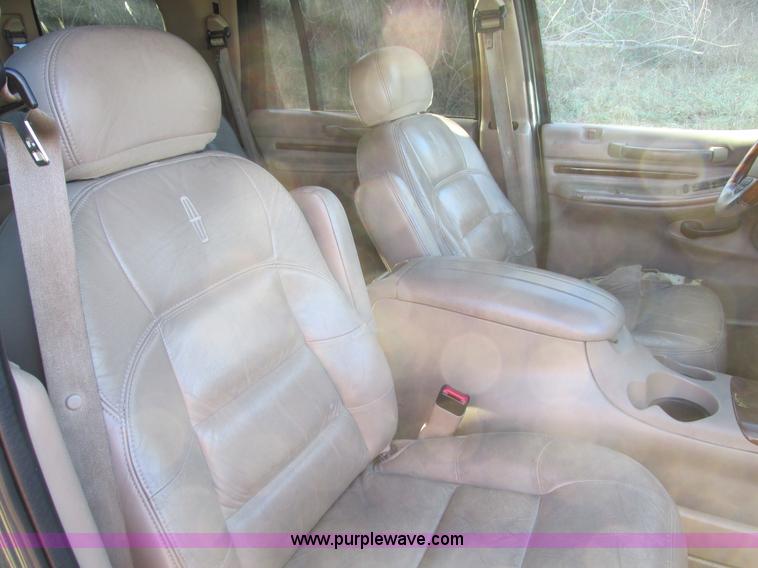 image for item F4126 1999 Lincoln Navigator SUV