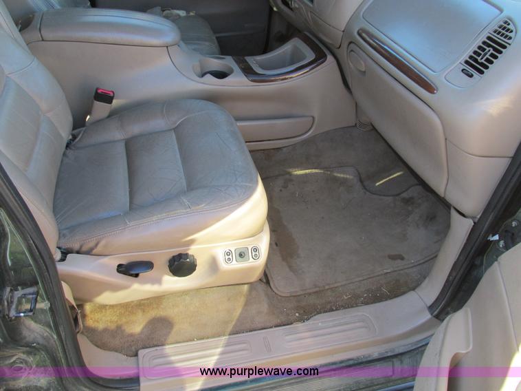 image for item F4126 1999 Lincoln Navigator SUV