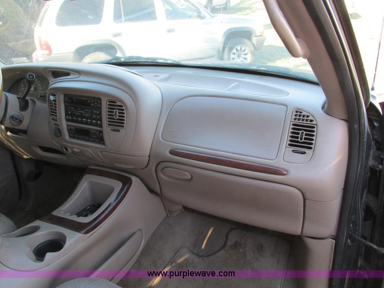 image for item F4126 1999 Lincoln Navigator SUV