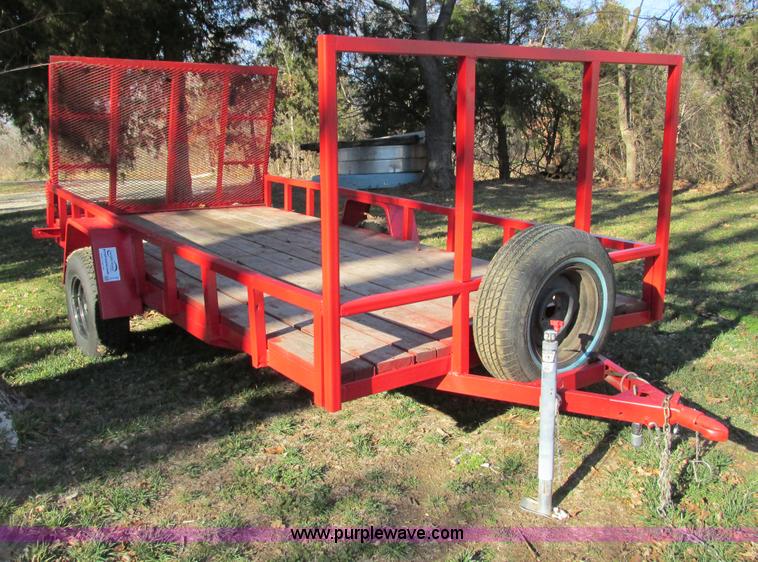image for item F4153 2005 Hugh single axle trailer