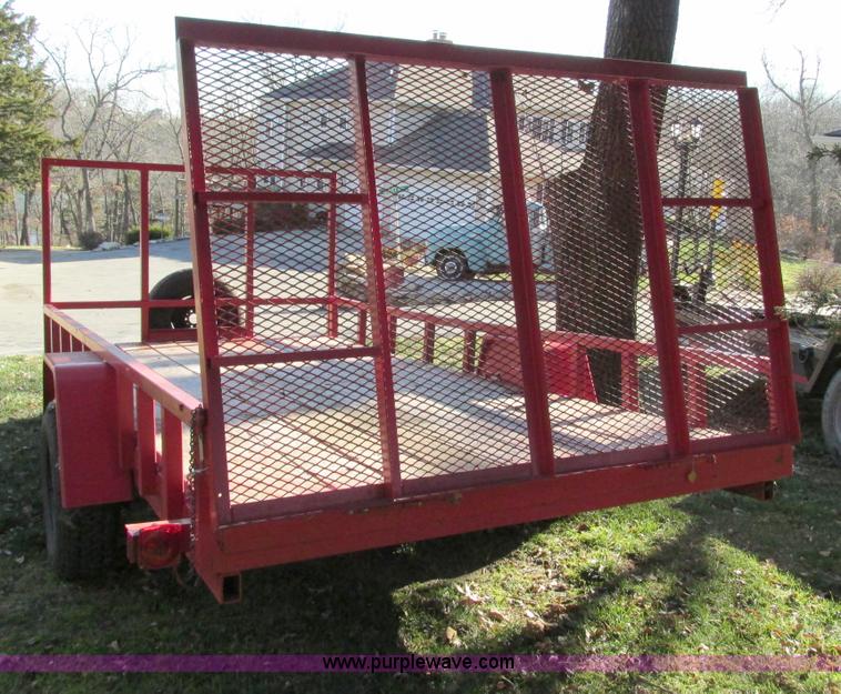 image for item F4153 2005 Hugh single axle trailer