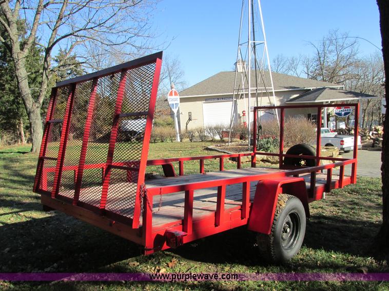 image for item F4153 2005 Hugh single axle trailer