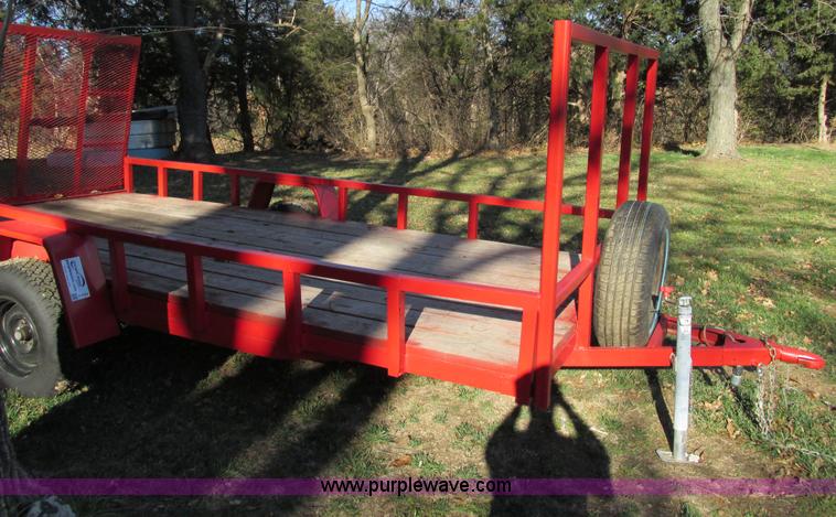 image for item F4153 2005 Hugh single axle trailer