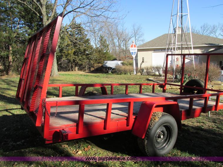 image for item F4153 2005 Hugh single axle trailer