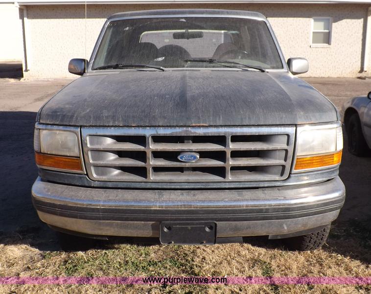 image for item F6359 1992 Ford Bronco XLT SUV