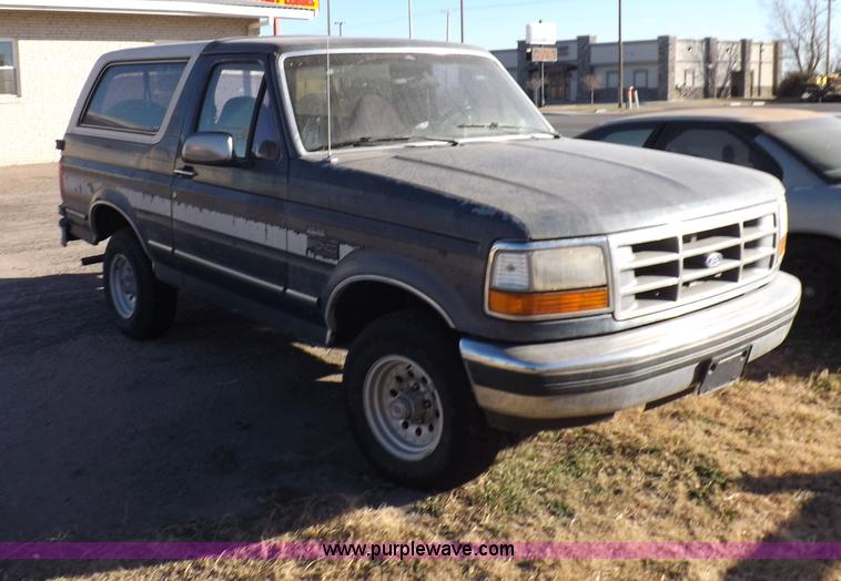 image for item F6359 1992 Ford Bronco XLT SUV