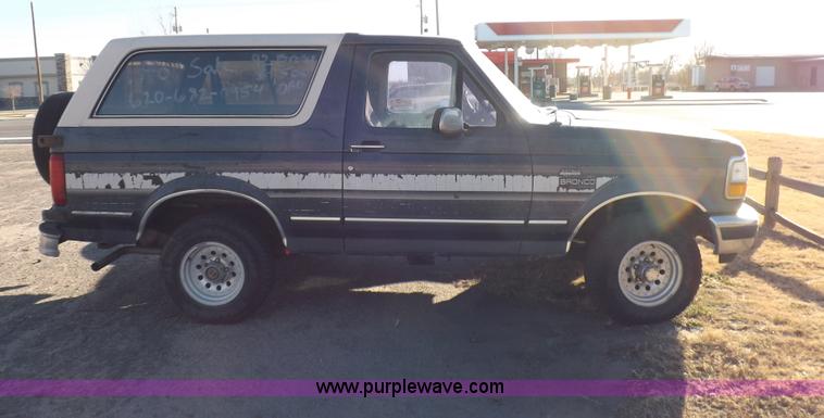 image for item F6359 1992 Ford Bronco XLT SUV
