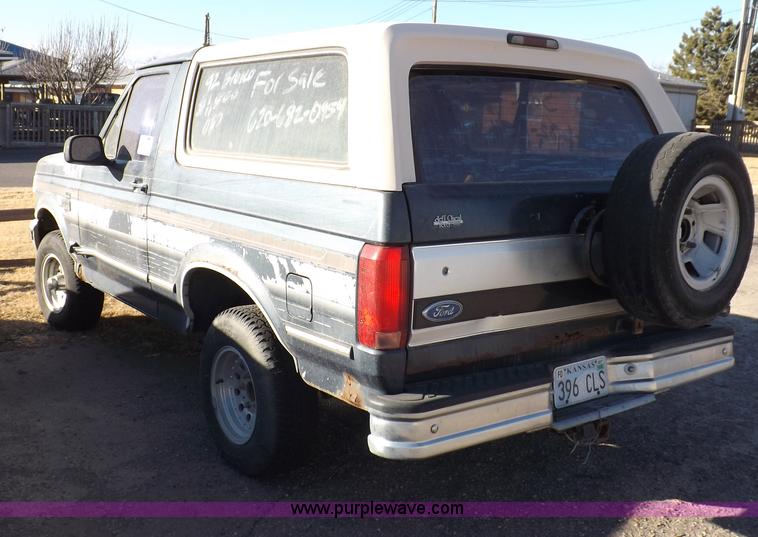 image for item F6359 1992 Ford Bronco XLT SUV