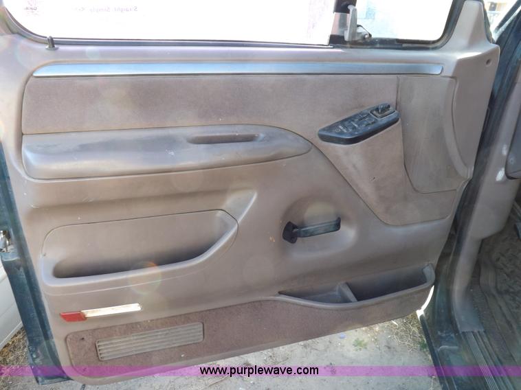 image for item F6359 1992 Ford Bronco XLT SUV