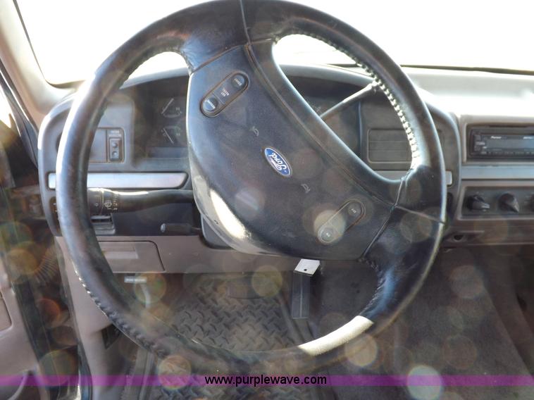 image for item F6359 1992 Ford Bronco XLT SUV