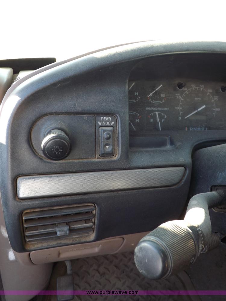 image for item F6359 1992 Ford Bronco XLT SUV