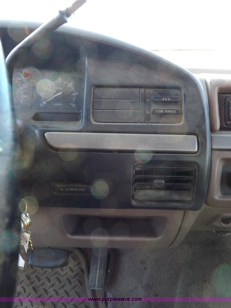 image for item F6359 1992 Ford Bronco XLT SUV