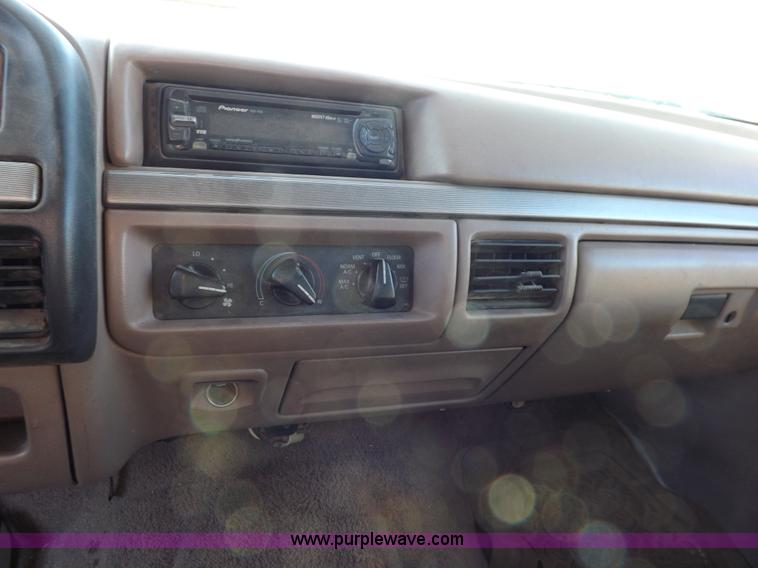 image for item F6359 1992 Ford Bronco XLT SUV