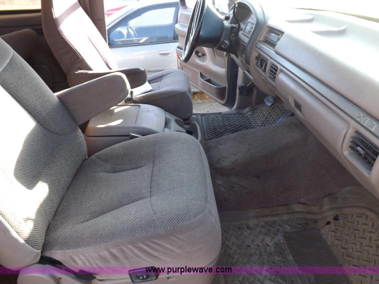 image for item F6359 1992 Ford Bronco XLT SUV