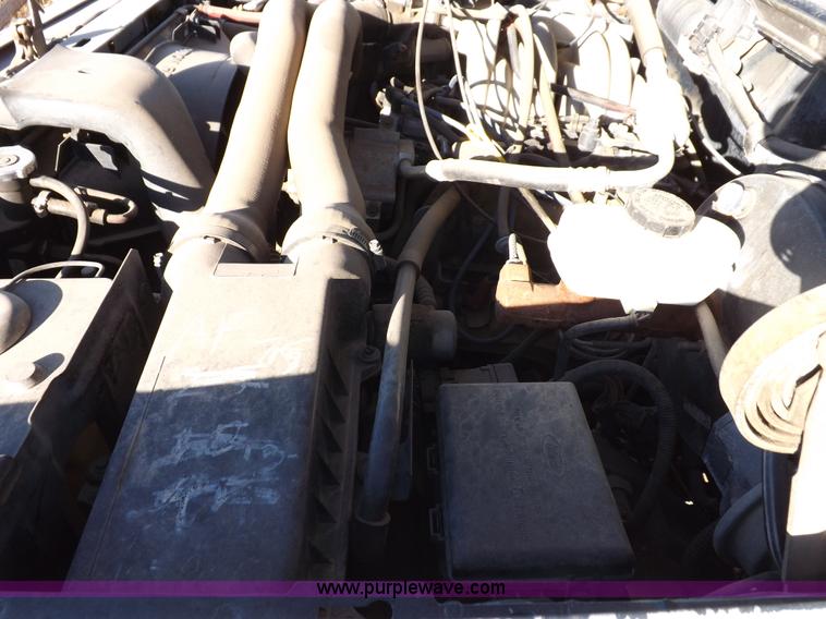 image for item F6359 1992 Ford Bronco XLT SUV