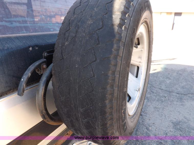 image for item F6359 1992 Ford Bronco XLT SUV