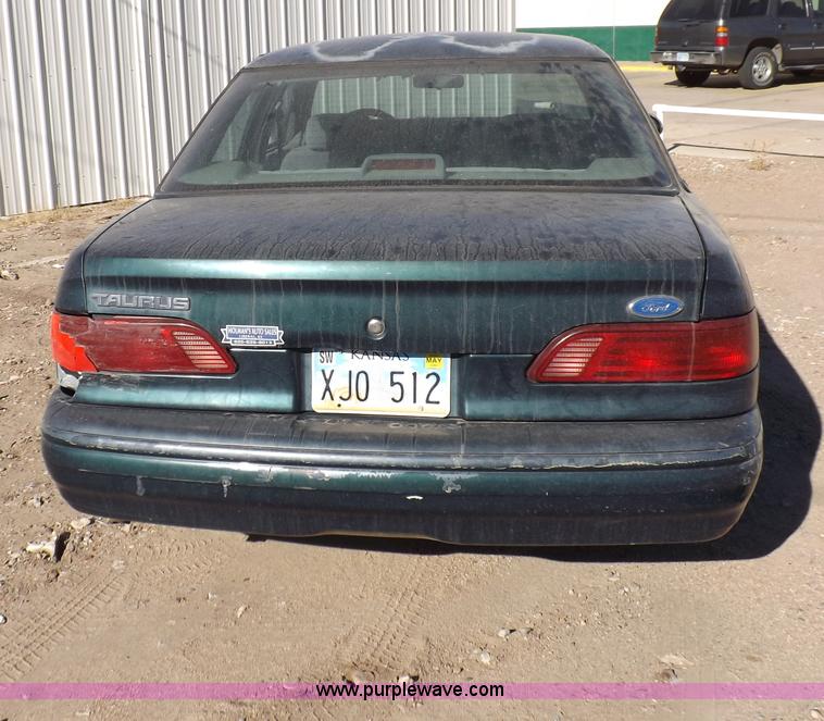 image for item F6360 1995 Ford Taurus