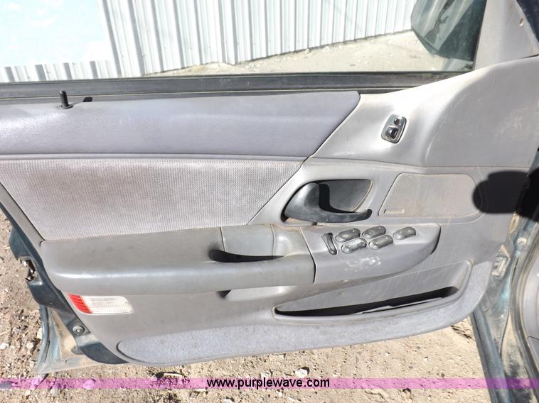 image for item F6360 1995 Ford Taurus