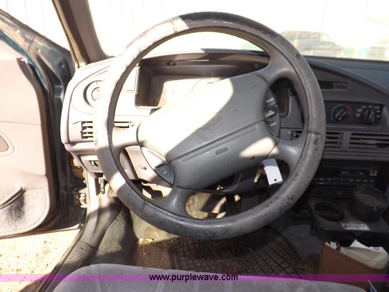 image for item F6360 1995 Ford Taurus