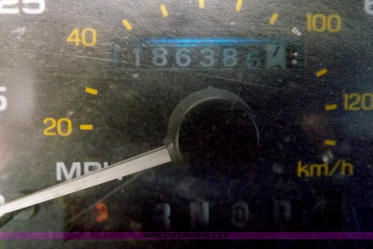 image for item F6360 1995 Ford Taurus