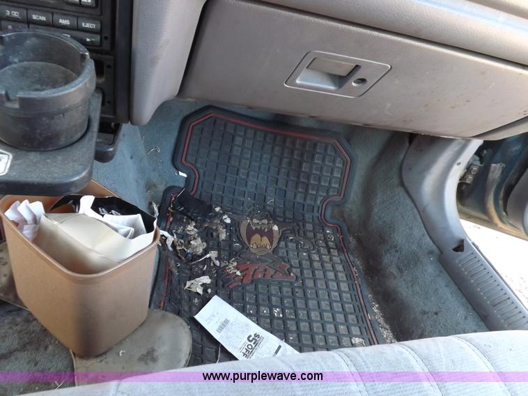 image for item F6360 1995 Ford Taurus