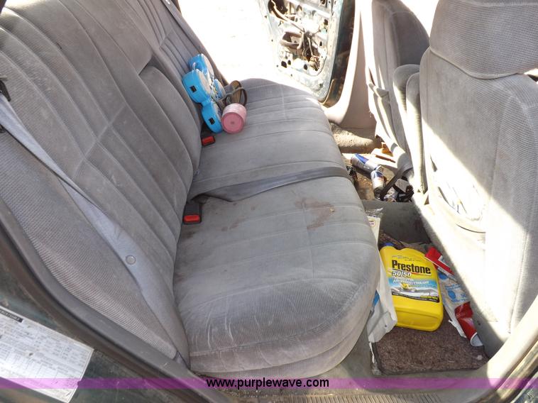 image for item F6360 1995 Ford Taurus