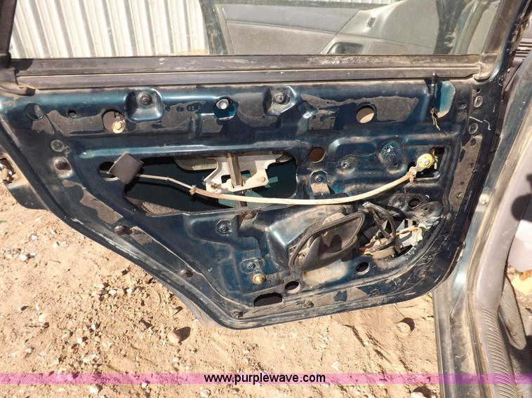 image for item F6360 1995 Ford Taurus