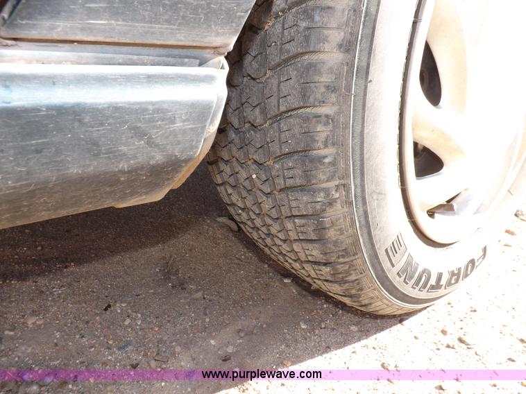 image for item F6360 1995 Ford Taurus