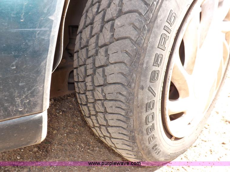 image for item F6360 1995 Ford Taurus