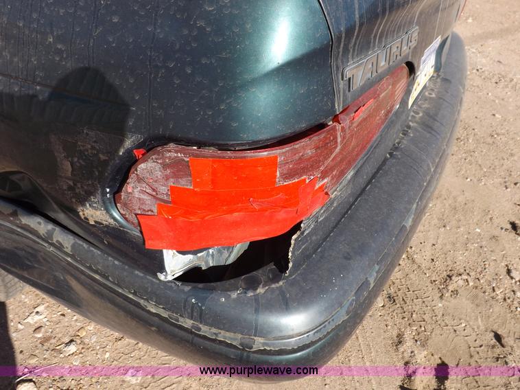 image for item F6360 1995 Ford Taurus