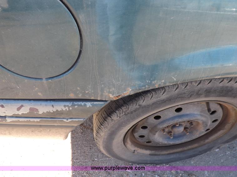 image for item F6360 1995 Ford Taurus