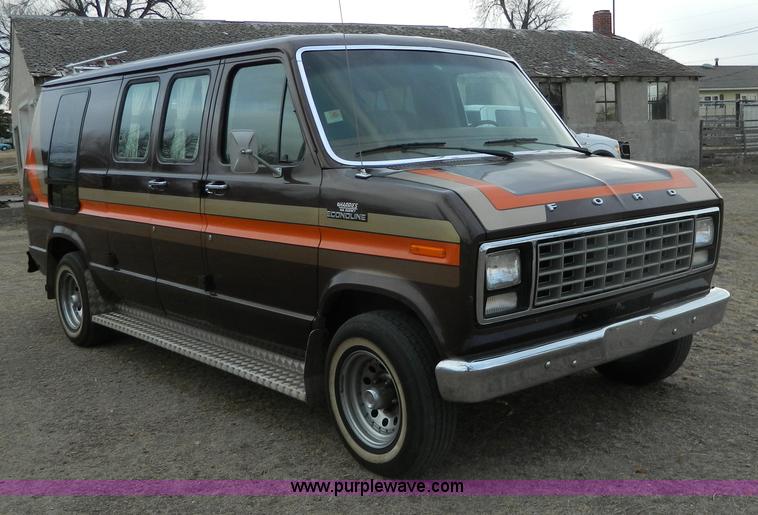 image for item G7668 1982 Ford Econoline E150 playtime van