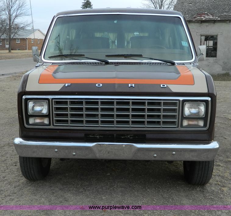 image for item G7668 1982 Ford Econoline E150 playtime van