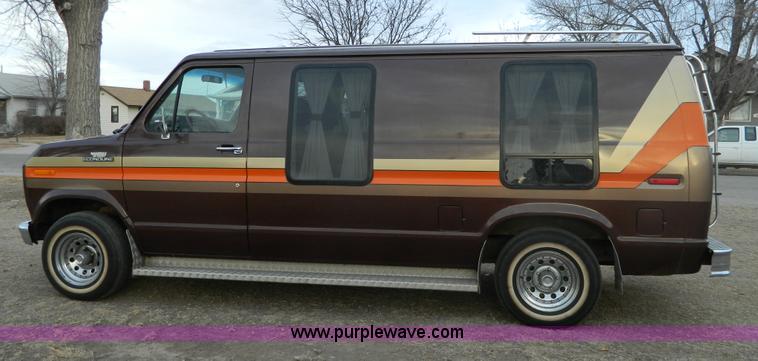 image for item G7668 1982 Ford Econoline E150 playtime van