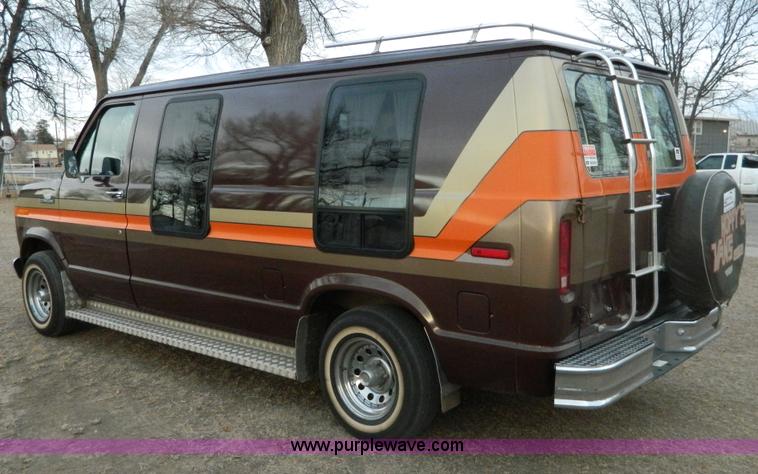 image for item G7668 1982 Ford Econoline E150 playtime van