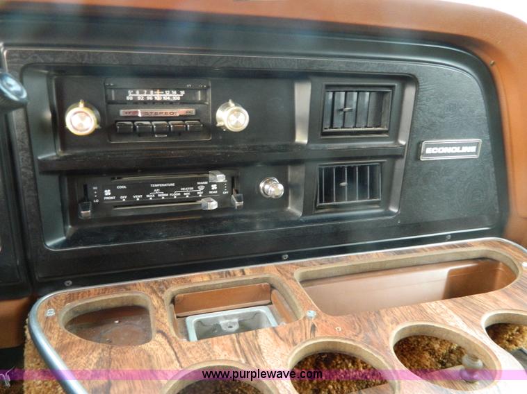 image for item G7668 1982 Ford Econoline E150 playtime van