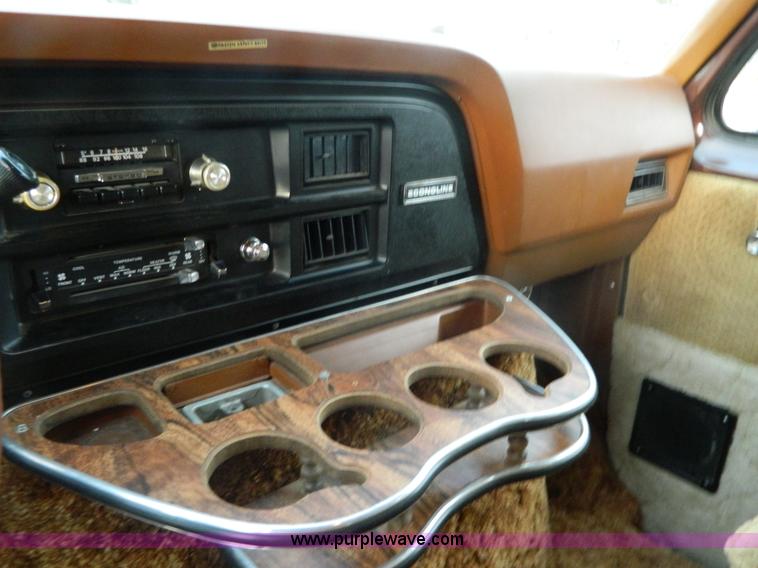 image for item G7668 1982 Ford Econoline E150 playtime van