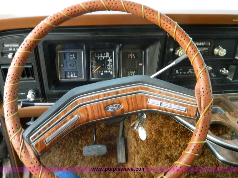 image for item G7668 1982 Ford Econoline E150 playtime van