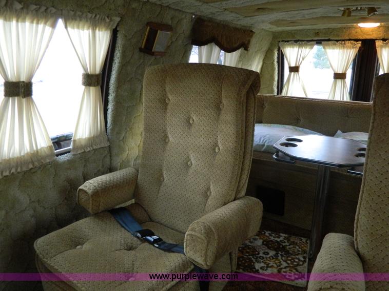 image for item G7668 1982 Ford Econoline E150 playtime van