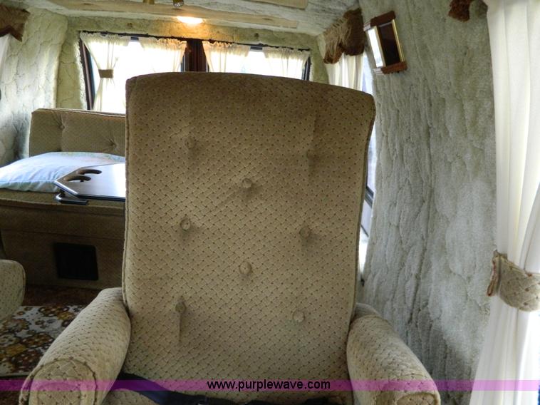 image for item G7668 1982 Ford Econoline E150 playtime van