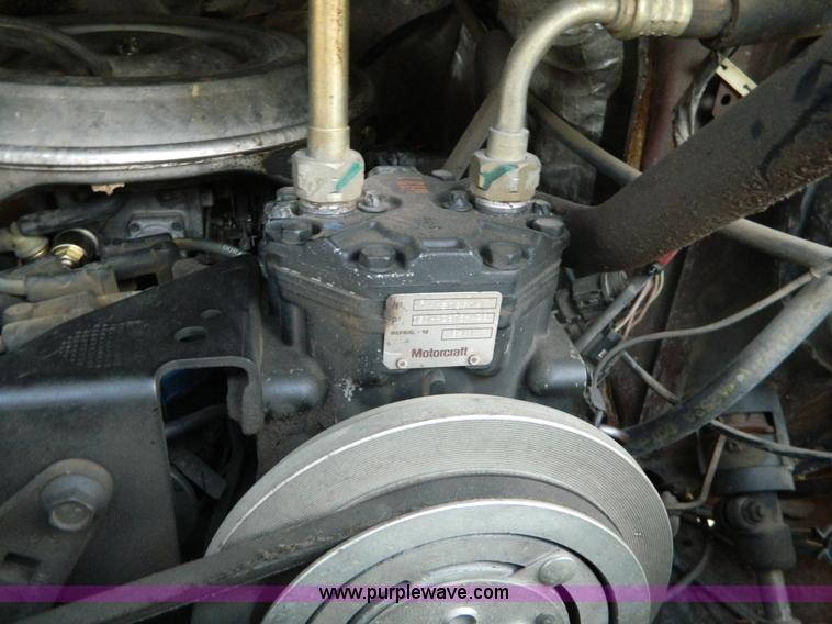 image for item G7668 1982 Ford Econoline E150 playtime van