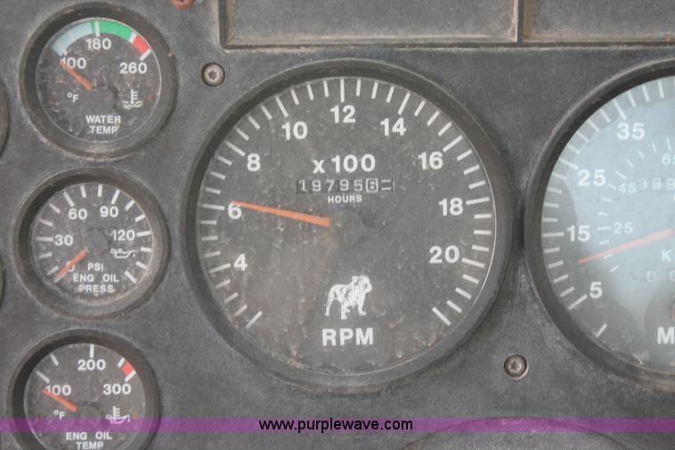 image for item O9354 2000 Mack CH613 semi truck