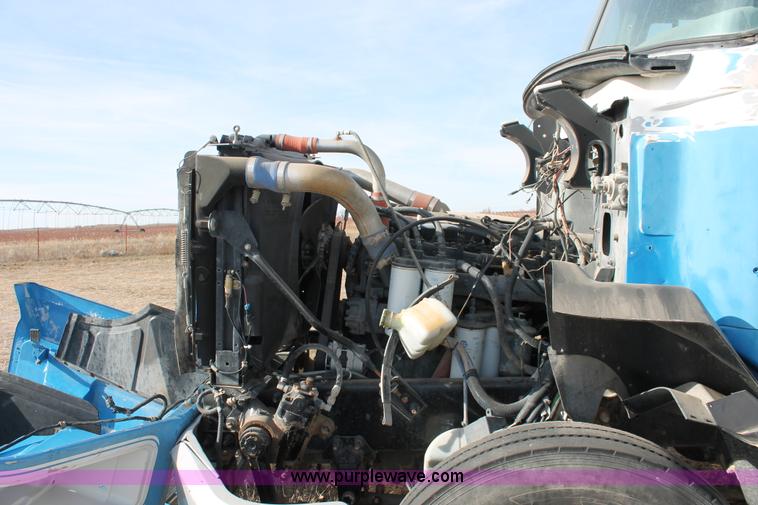 image for item O9354 2000 Mack CH613 semi truck