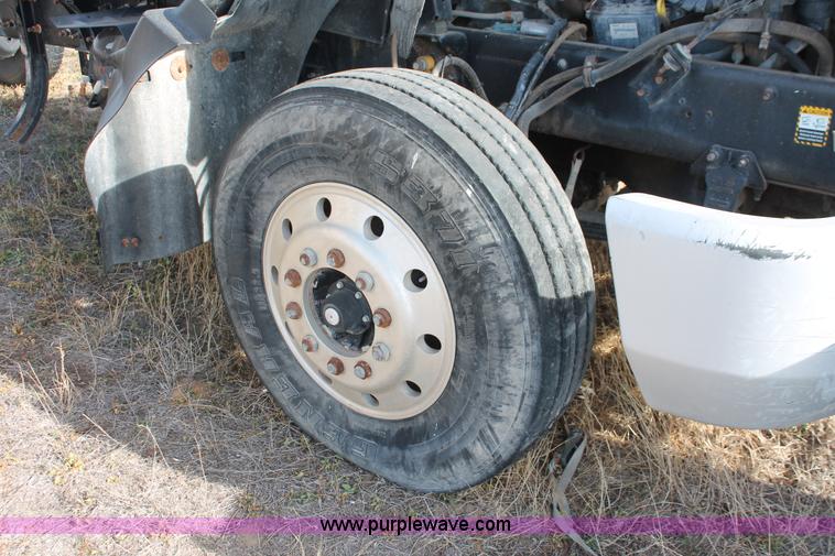 image for item O9354 2000 Mack CH613 semi truck