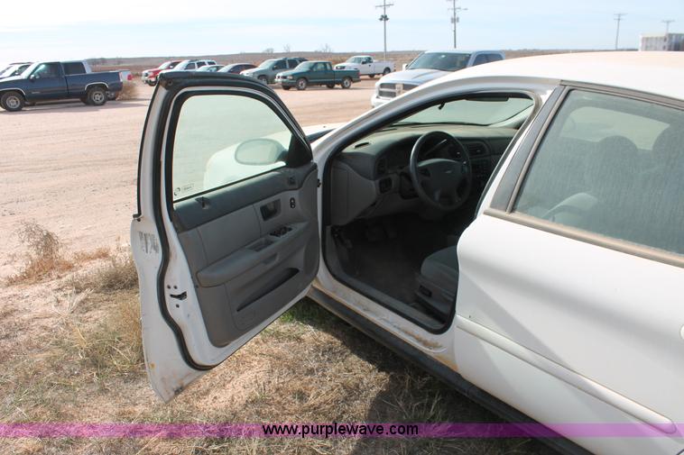image for item O9355 2003 Ford Taurus SES