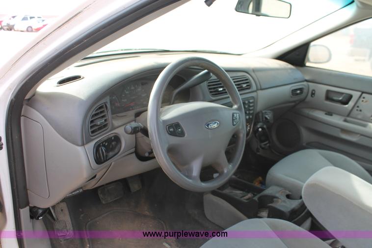 image for item O9355 2003 Ford Taurus SES
