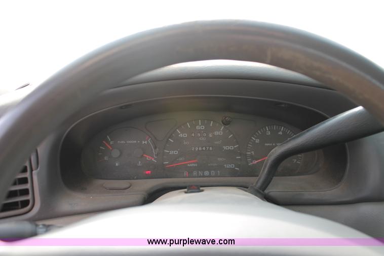 image for item O9355 2003 Ford Taurus SES