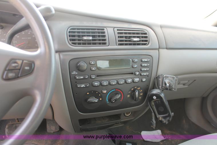 image for item O9355 2003 Ford Taurus SES