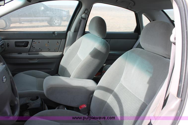 image for item O9355 2003 Ford Taurus SES