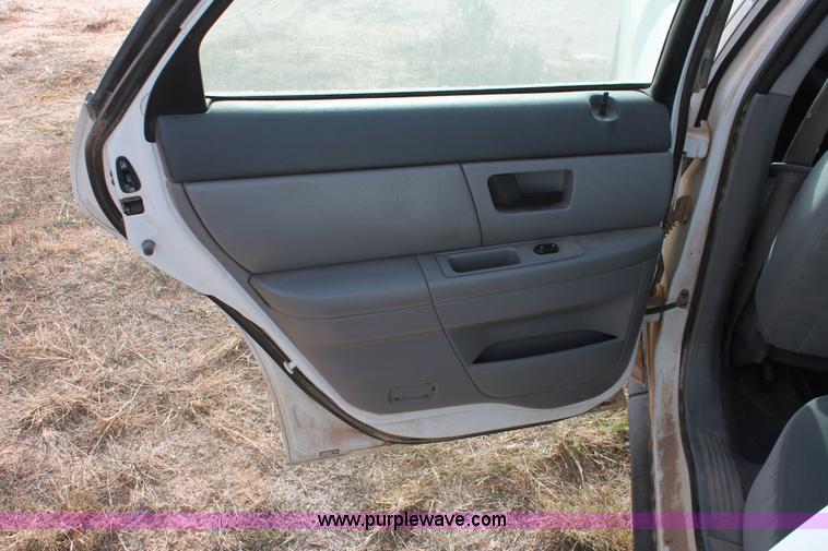 image for item O9355 2003 Ford Taurus SES